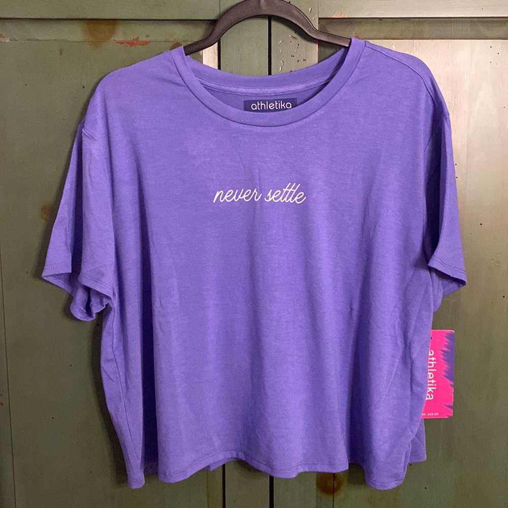 Athletika Couture crew neck top “never settle” size M lavender